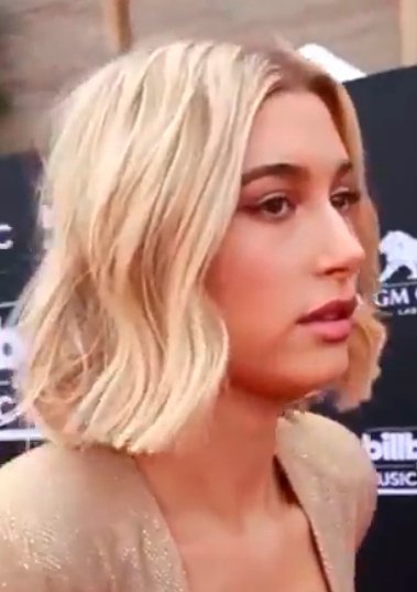 Hailey Bieber portrait at Billboard Music Awards backstage · 20 May 2018; not the jewellery event analysed